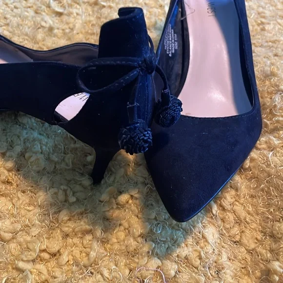 Nine West black classic pump size 8.5 tassel bow accent on back - Picture 8 of 8